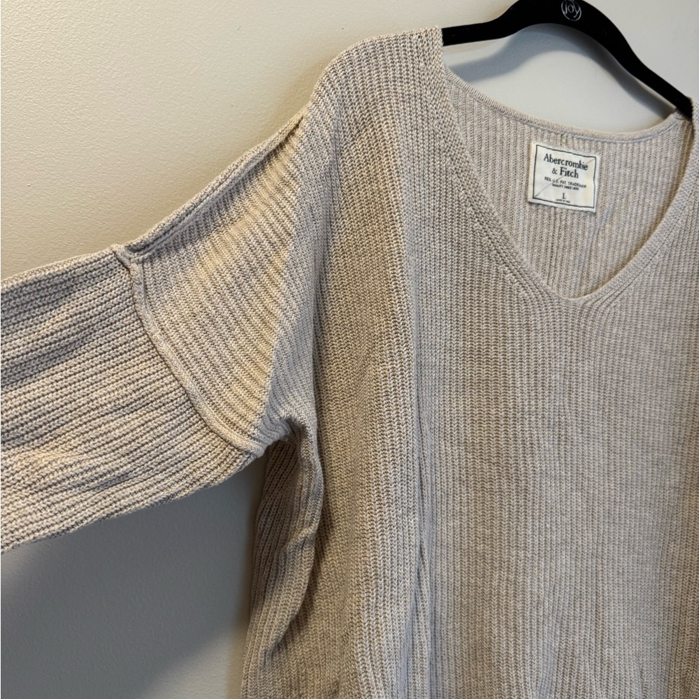 Abercrombie & Fitch Women's Oatmeal V-Neck Sweater - Picture 2 of 5